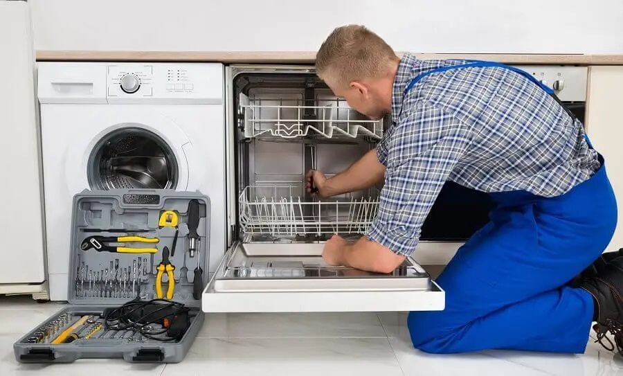 Sapanca Philips servisi teknisyen ekibi beyaz eşya tamiri yaparken